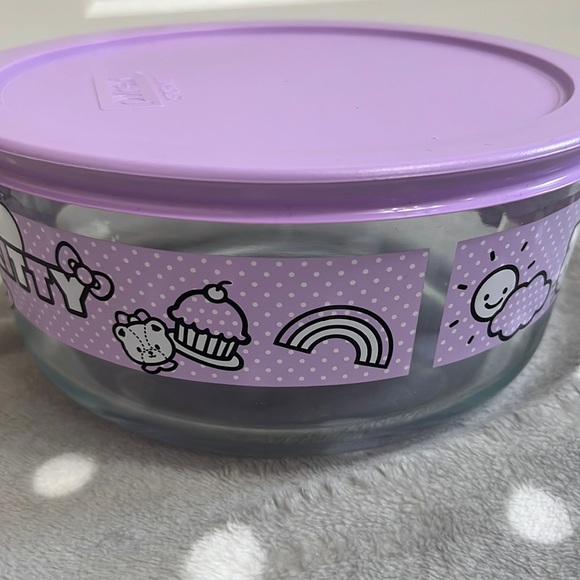 Hello Kitty Pyrex Storage Container - Picture 4 of 6